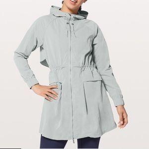 Lululemon Pack and Glyde Jacket Sz 10 Silver Drop